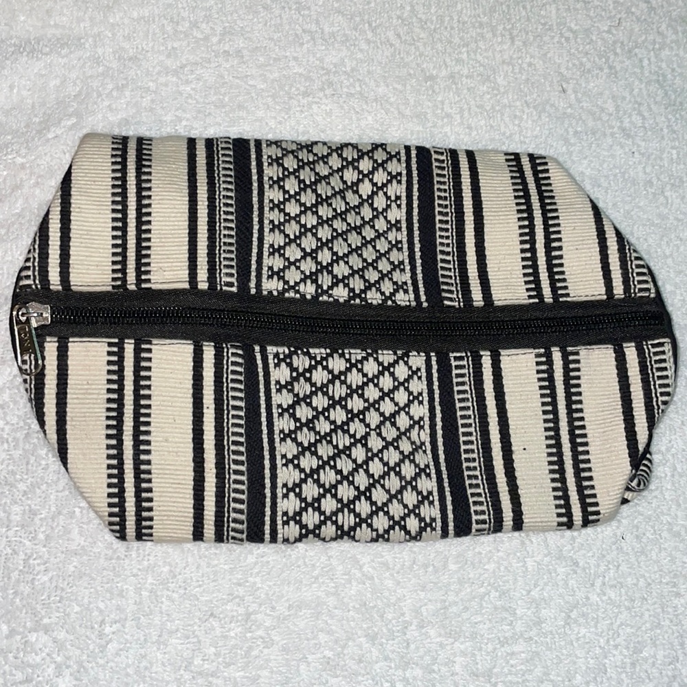 Novica case